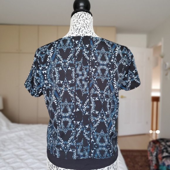 Banana Republic Short Sleeve Snake Print Top - Picture 2 of 7